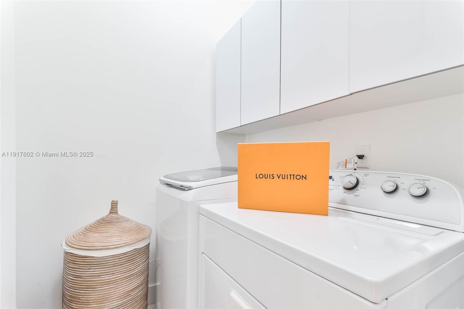 DORAL COMMONS RESIDENTIAL - Residential Lease