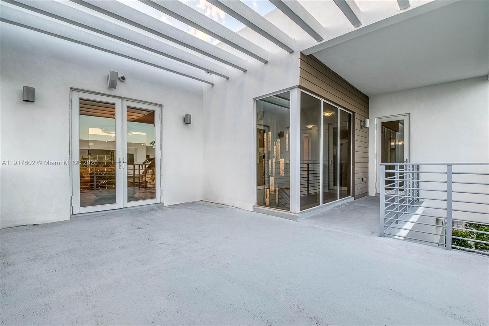 DORAL COMMONS RESIDENTIAL - Residential Lease