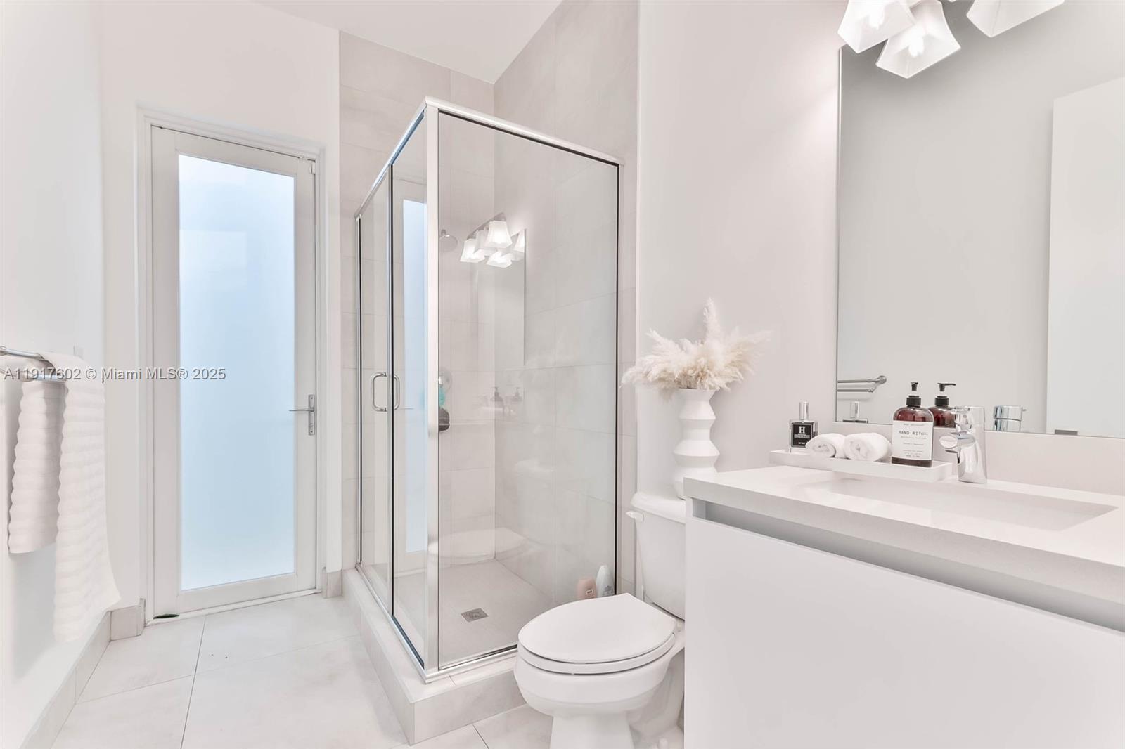 DORAL COMMONS RESIDENTIAL - Residential Lease