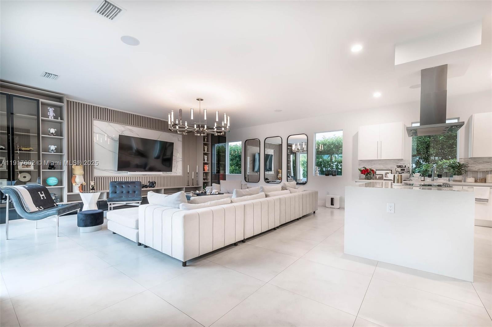 DORAL COMMONS RESIDENTIAL - Residential Lease