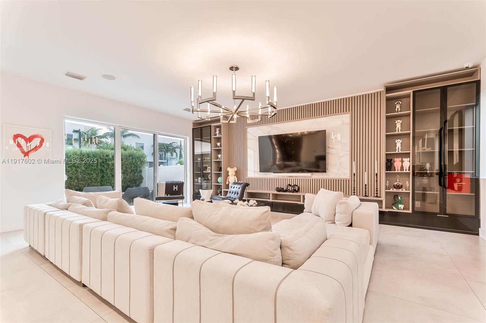 DORAL COMMONS RESIDENTIAL - Residential Lease