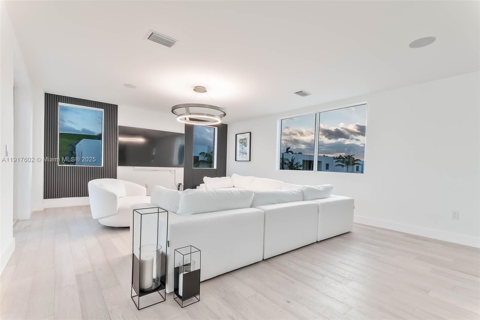 DORAL COMMONS RESIDENTIAL - Residential Lease