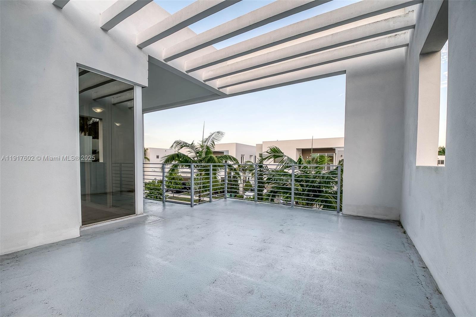 DORAL COMMONS RESIDENTIAL - Residential Lease