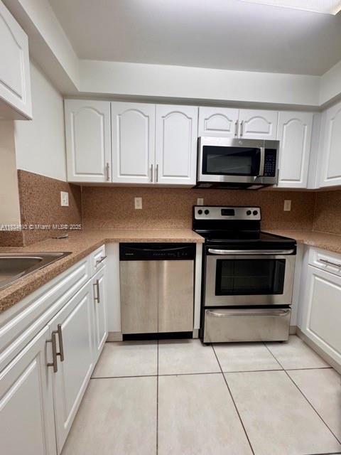 Excellent opportunity in the Kendall area. Spacious 2/1 apartment. Gated community with pool, gym, playground and 24 hr security patrol. Washer and dryer in unit and tiled floor throughout the apartment. Close to major highways, parks, shopping, and restaurants.