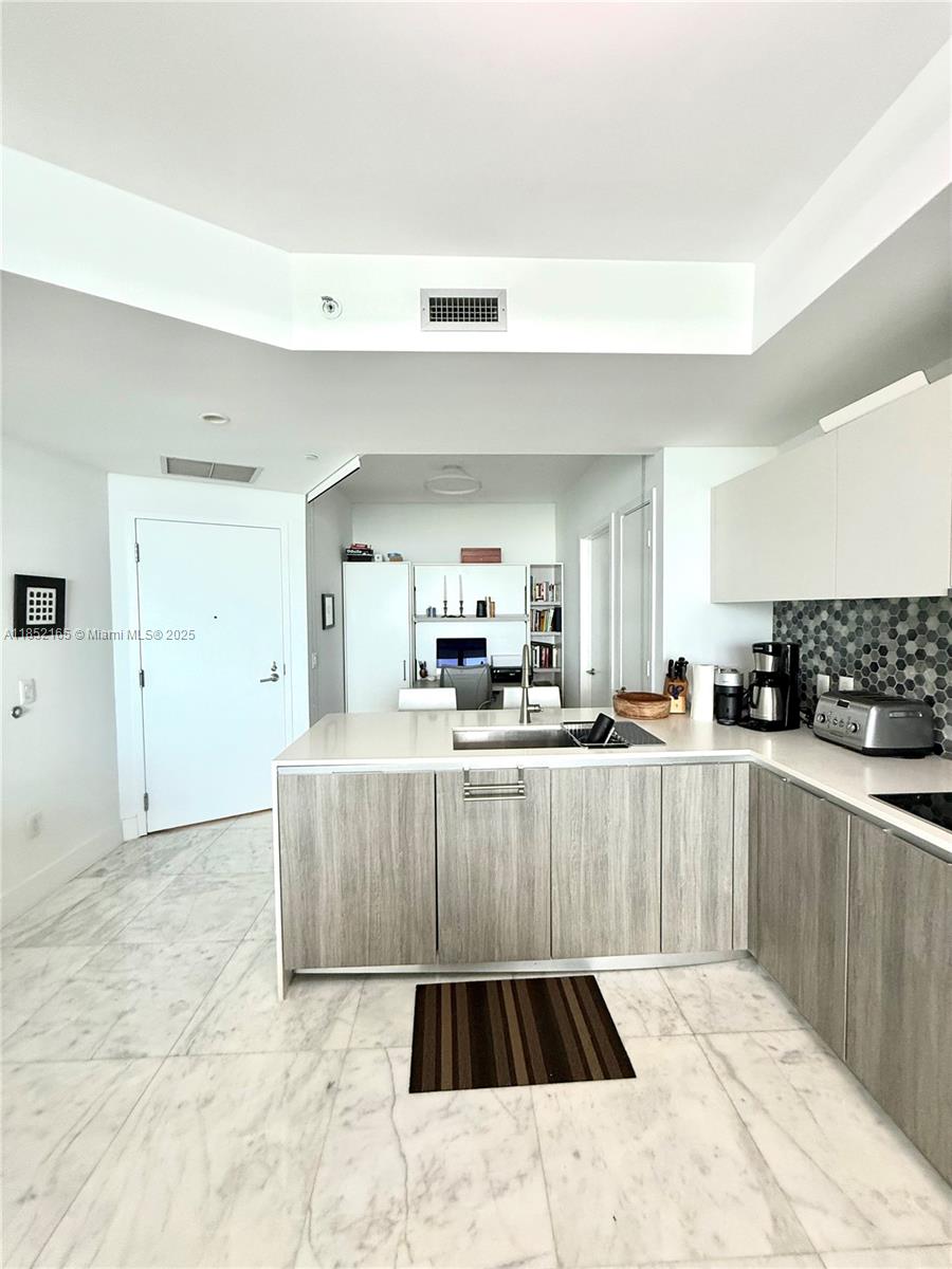 2900 NE 7th Ave 405