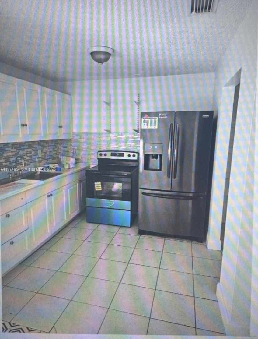 Beautiful unit 3/2, renovated, water is included, large laundry room with a lot of space for storage, central a/c, 2 parking spots, nice backyard. Must See it. Ready to move in! Requirements -3 last bank statement -3 last paystubs (or proof of income) Tenant screening per applicant that includes credit score, eviction report, and criminal records