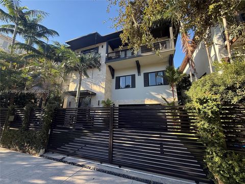 3554 W Glencoe St Miami FL 33133