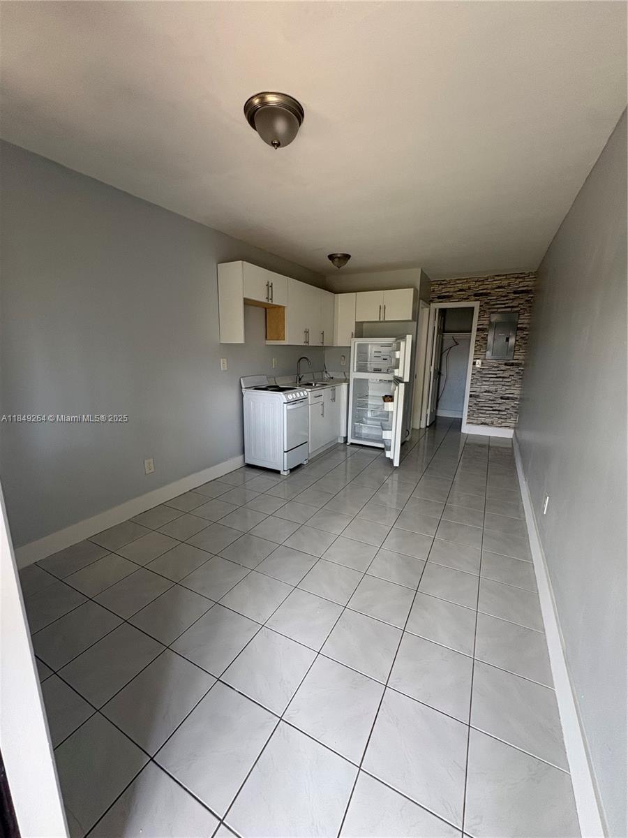 Come checkout this newly renovated efficiency with on site laundry and ample parking.