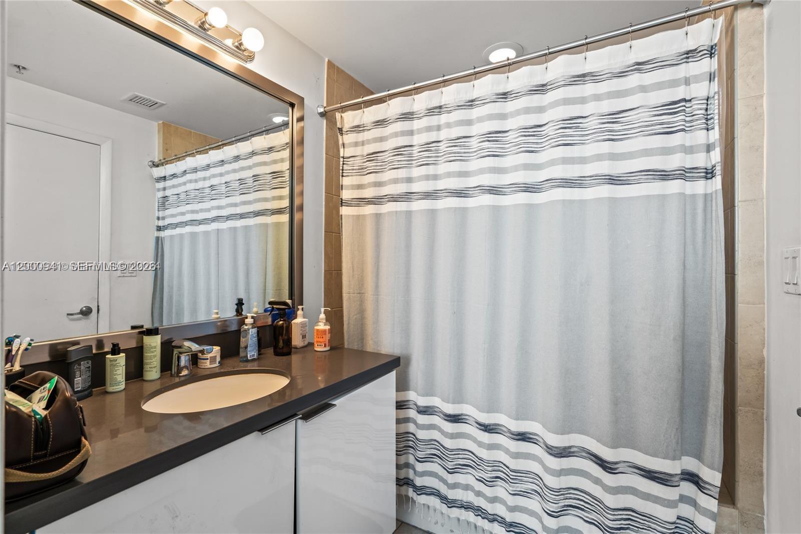 IVY CONDO - Residential Lease