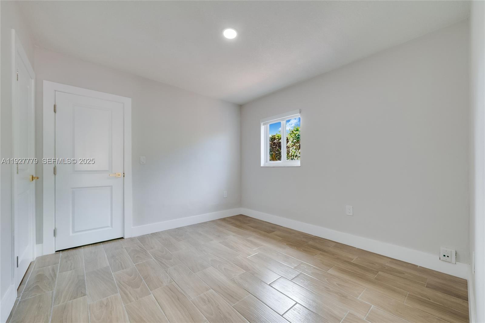 FLORAL GARDENS - Residential Lease