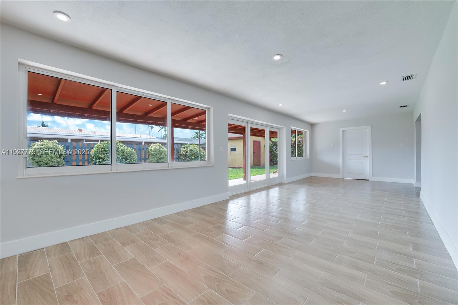 FLORAL GARDENS - Residential Lease