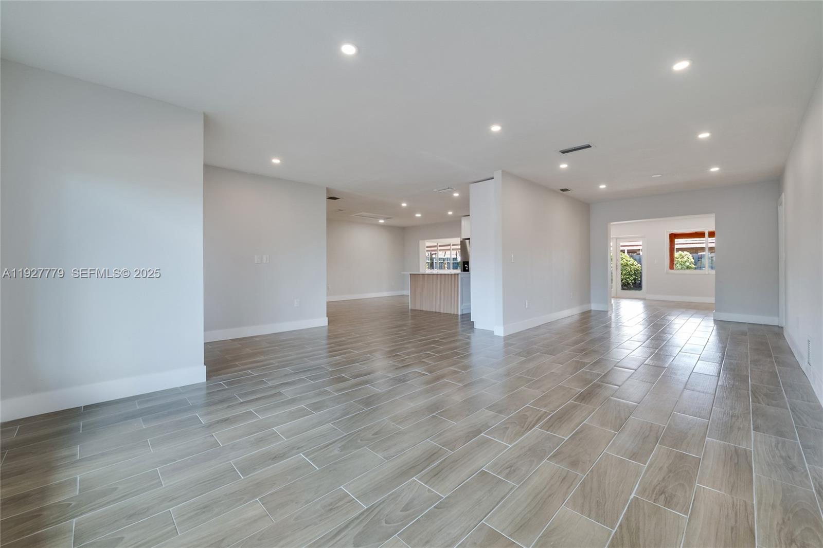 FLORAL GARDENS - Residential Lease