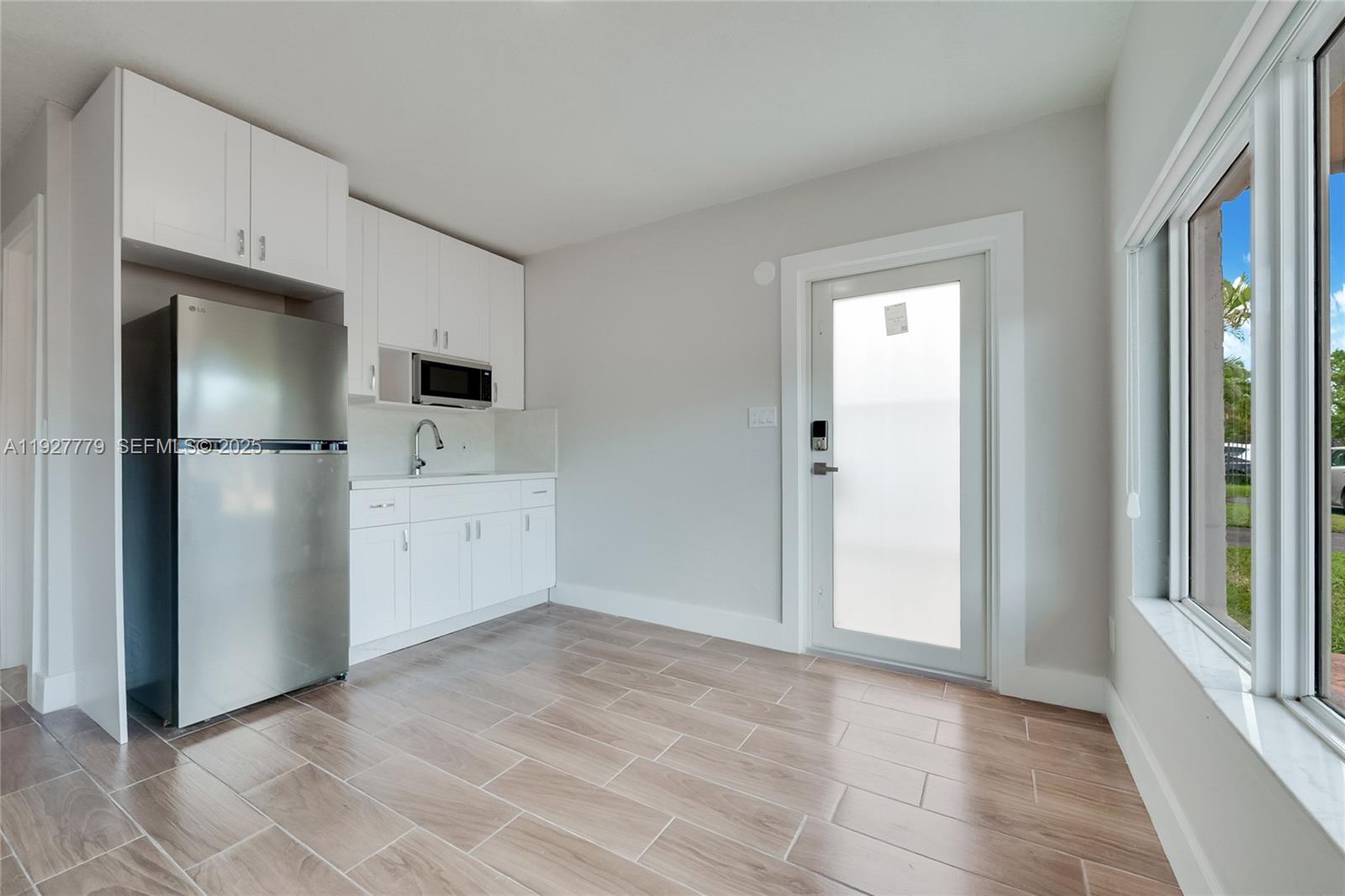 FLORAL GARDENS - Residential Lease