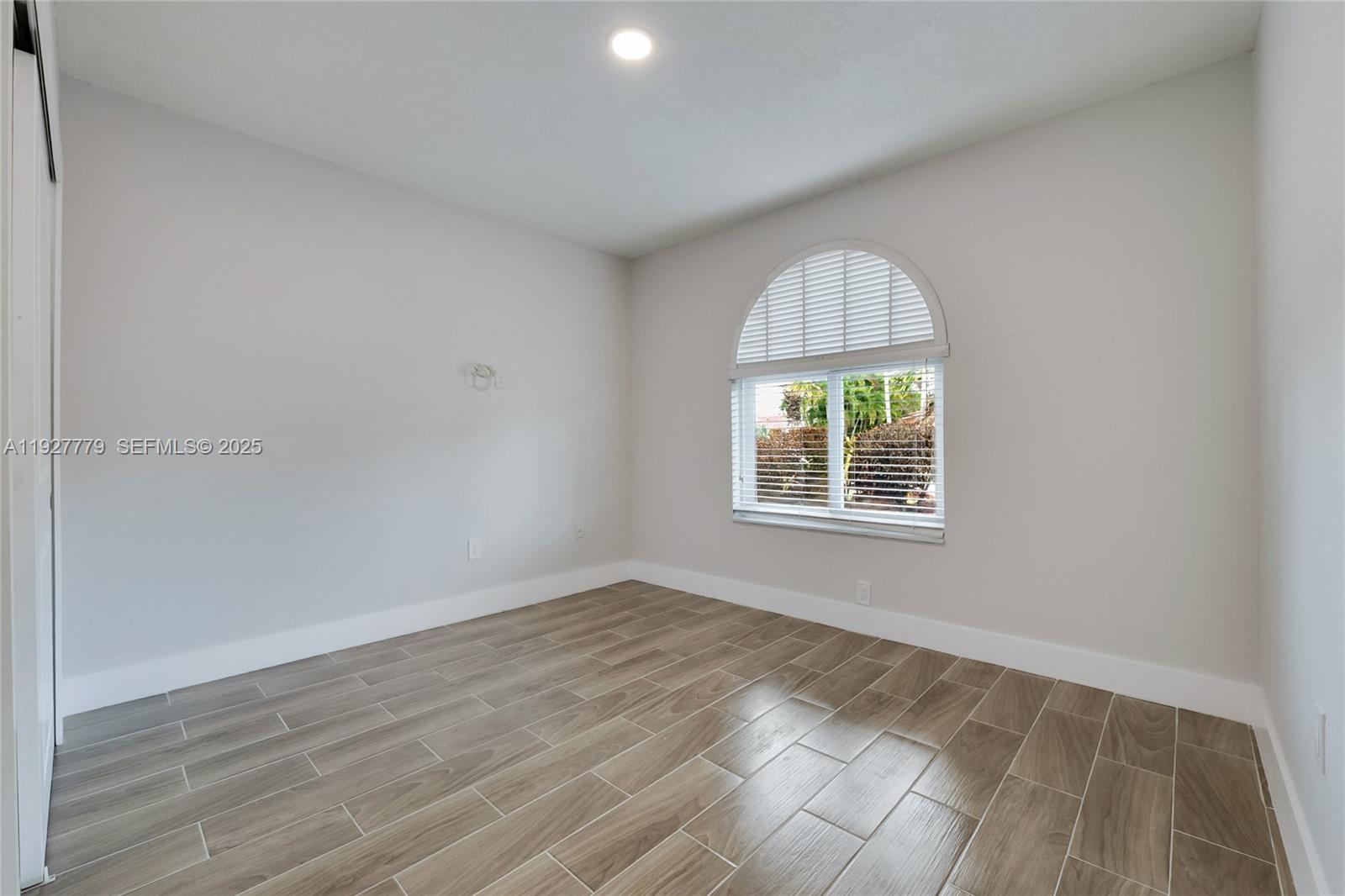 FLORAL GARDENS - Residential Lease