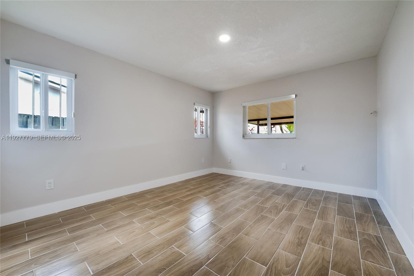 FLORAL GARDENS - Residential Lease