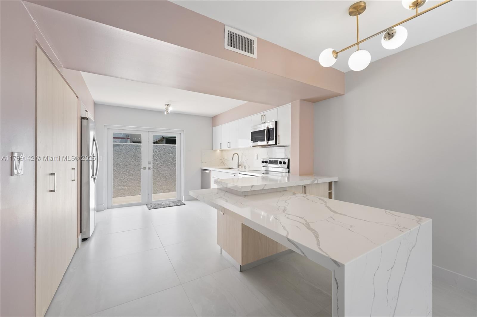619 Michigan Ave 4