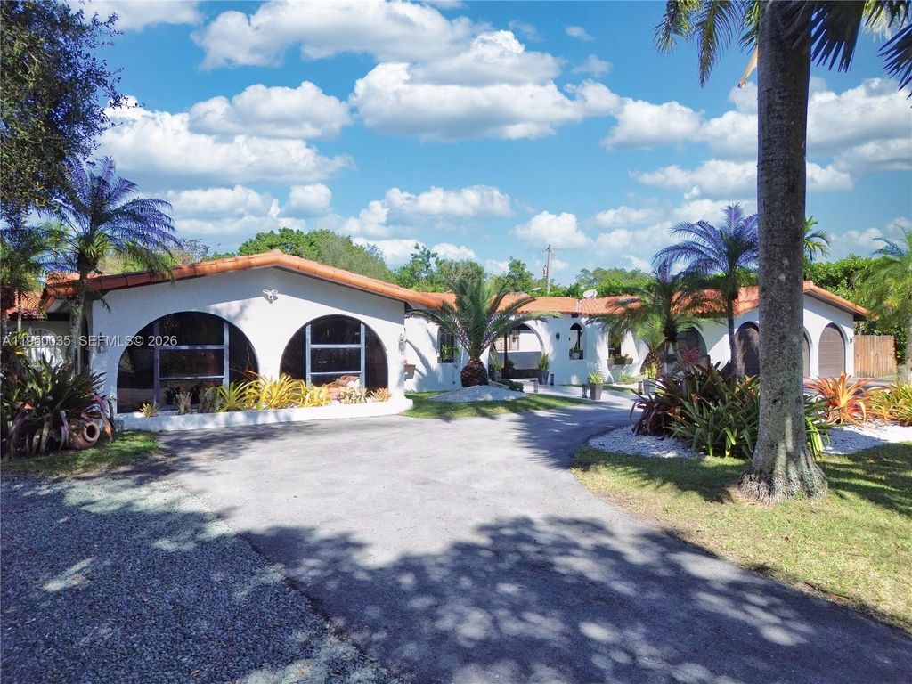 Photo of 7925 SW 124th St, Pinecrest, FL 33156 (MLS # A11950035)