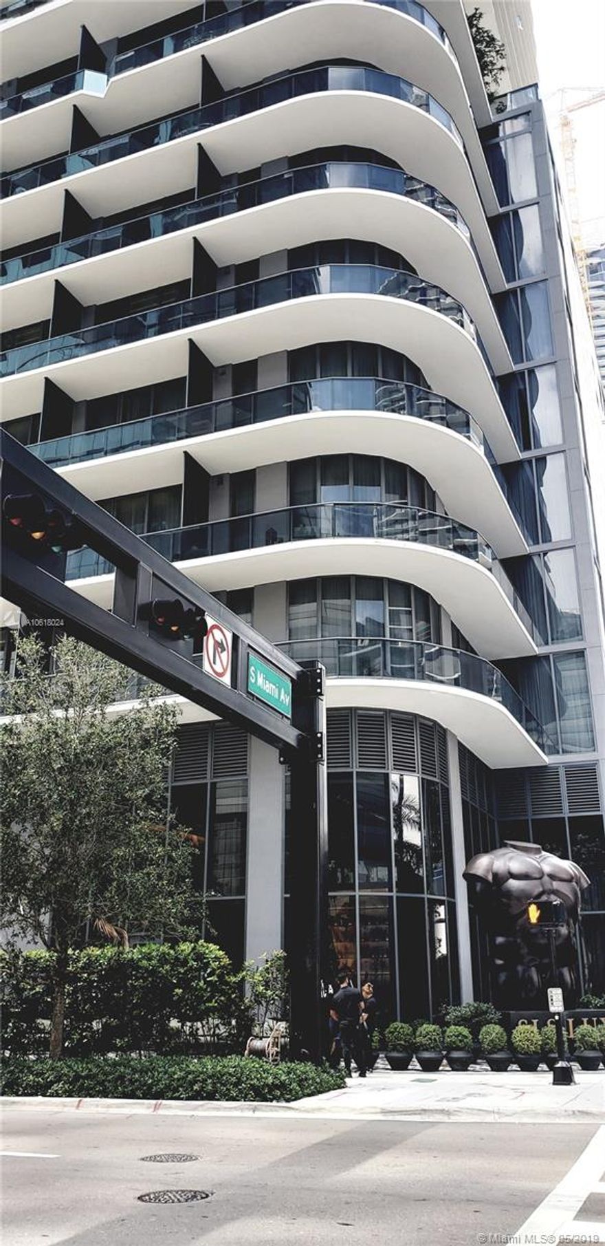 SHOW BY APPOINMENT ONLY. STUNNING CITY VIEW, BRAND NEW ELEGANT SLS LUX BRICKELL CORNER UNIT,3 BEDROOM 3 BATHROOM, PRIVATE ELEVATOR, CERAMIC FLOOR, MODERN KITCHEN, AMPLE LIVING, OVER EXPANDED HUGE BALCONY, ACROSS THE STREET FROM BRICKELL CITY CENTRE, WALKING DISTANCE , RESTAURANTS, SUPER MARKETS, WHOLE FOODS, AND MUCH MORE. PLENTY OF IN BUILDING AMENITIES. SHOW BY APPOINTMENT ONLY. ALLOW 24 HOURS NOTICE.