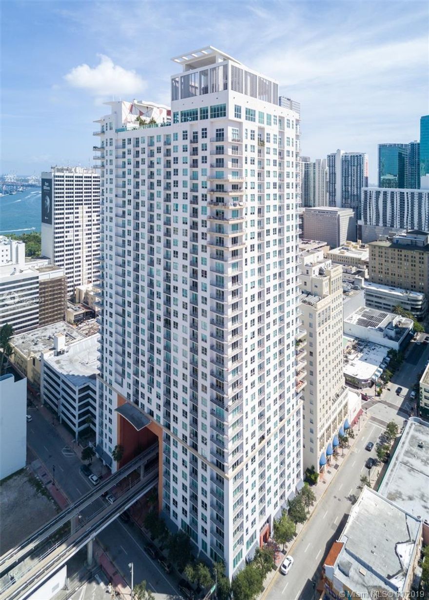 Absolutely amazing unit with great design furniture inside. Move in ready! &#xD;&#xA;Loft Style Luxury building includes 24/7 security, rooftop pool, large gym on the 36th floor with amazing city view. Clubhouse/study room with a pool table. Balcony views of both city and bay. Water, cable, and internet included. Washer and Dryer inside the unit. It has Nest Thermostat so you can control your inside temperature with an app. Look no further and live in this gorgeous unit right in the heart of Miami!