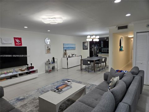 Tiny photo for 295 Jacaranda Dr #20, Plantation, FL 33324 (MLS # A12009536)