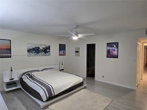 Tiny photo for 295 Jacaranda Dr #20, Plantation, FL 33324 (MLS # A12009536)