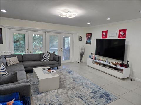 Tiny photo for 295 Jacaranda Dr #20, Plantation, FL 33324 (MLS # A12009536)