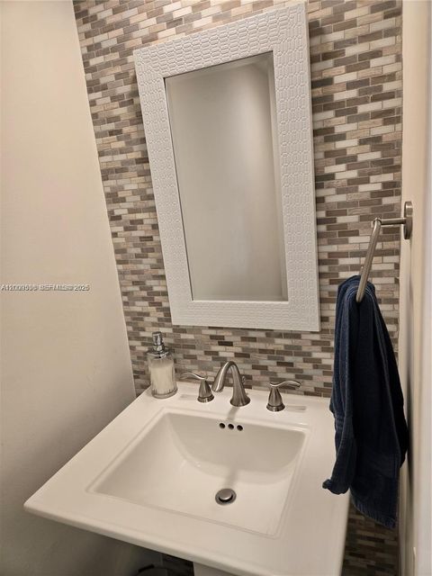 Tiny photo for 295 Jacaranda Dr #20, Plantation, FL 33324 (MLS # A12009536)