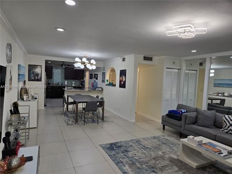 Tiny photo for 295 Jacaranda Dr #20, Plantation, FL 33324 (MLS # A12009536)