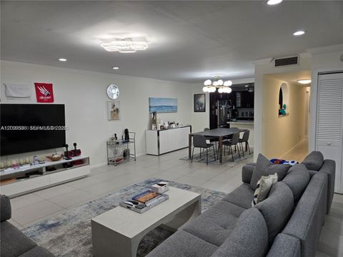 Tiny photo for 295 Jacaranda Dr #20, Plantation, FL 33324 (MLS # A12009536)