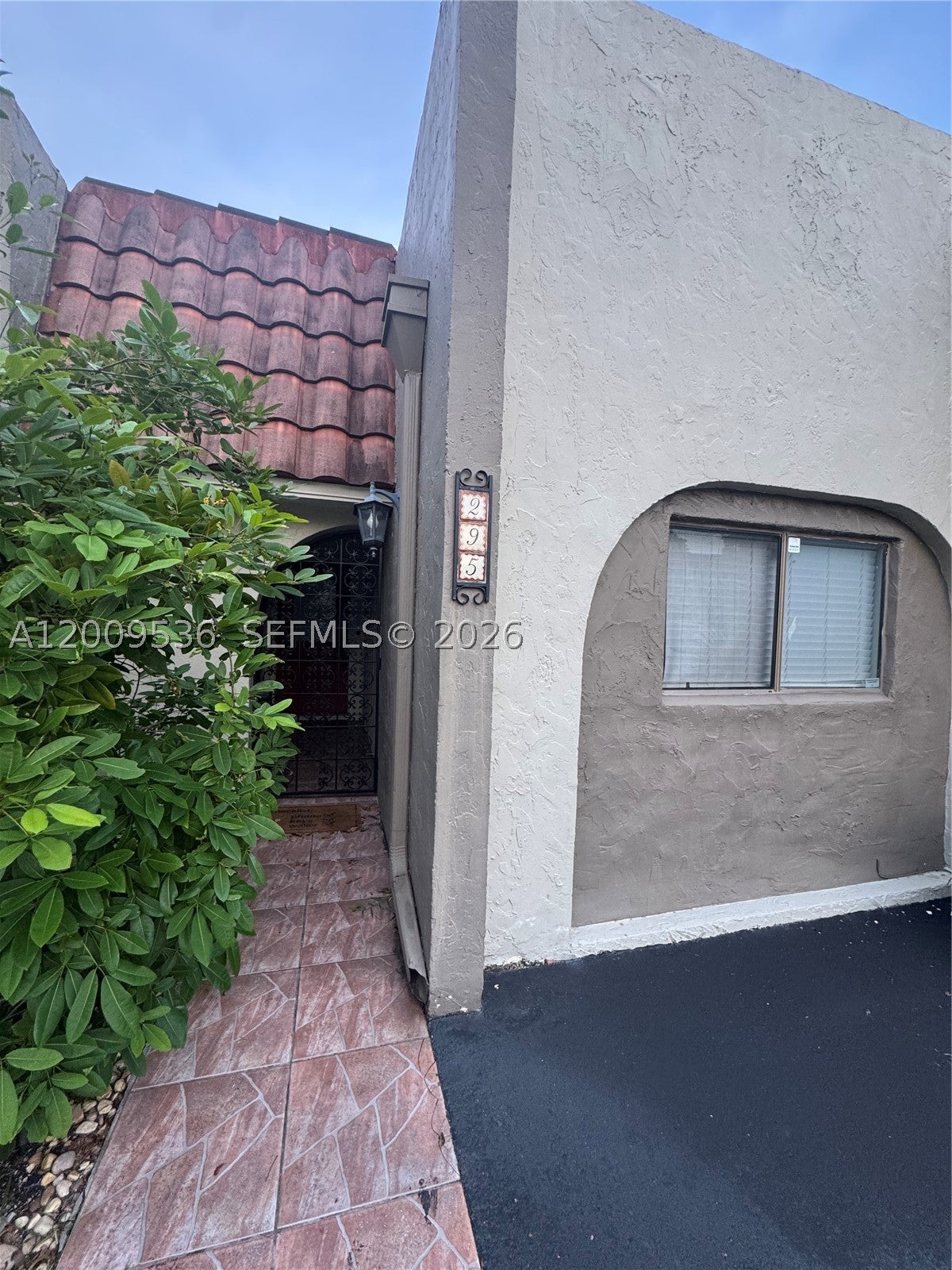 295 Jacaranda Dr