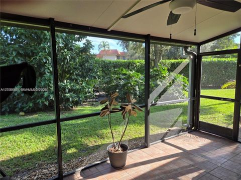 Tiny photo for 295 Jacaranda Dr #20, Plantation, FL 33324 (MLS # A12009536)