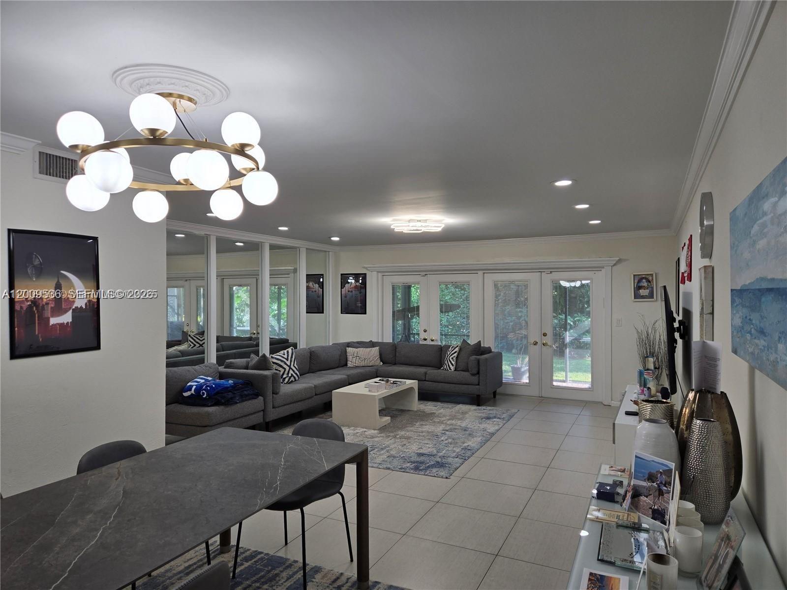 LAS HACIENDAS TOWNHOUSE C - Residential