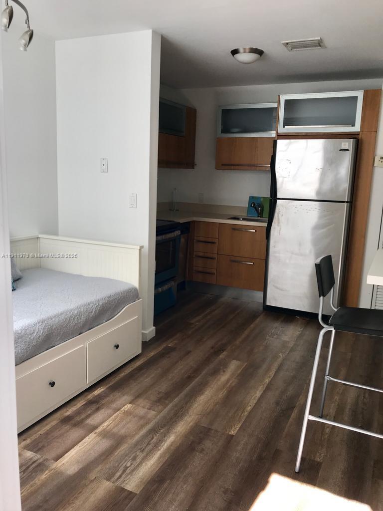 VILLA VENETO CONDO - Residential Lease