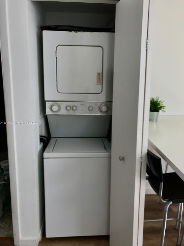 VILLA VENETO CONDO - Residential Lease