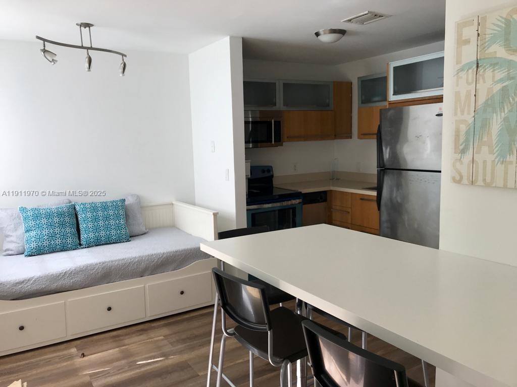 VILLA VENETO CONDO - Residential Lease