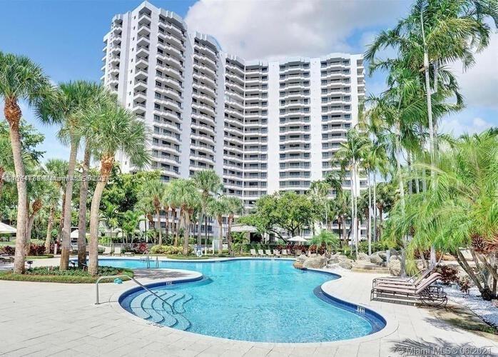 Beautiful unit in the heart of Aventura. Few blocks from Aventura Mall, 3 min away from the beach. Bathrooms and kitchen have been substantially remodeled. Washer and Dryer inside unit. Excellent tenant until January 31st, 2025. Investor or end user welcome. Seller motivated.