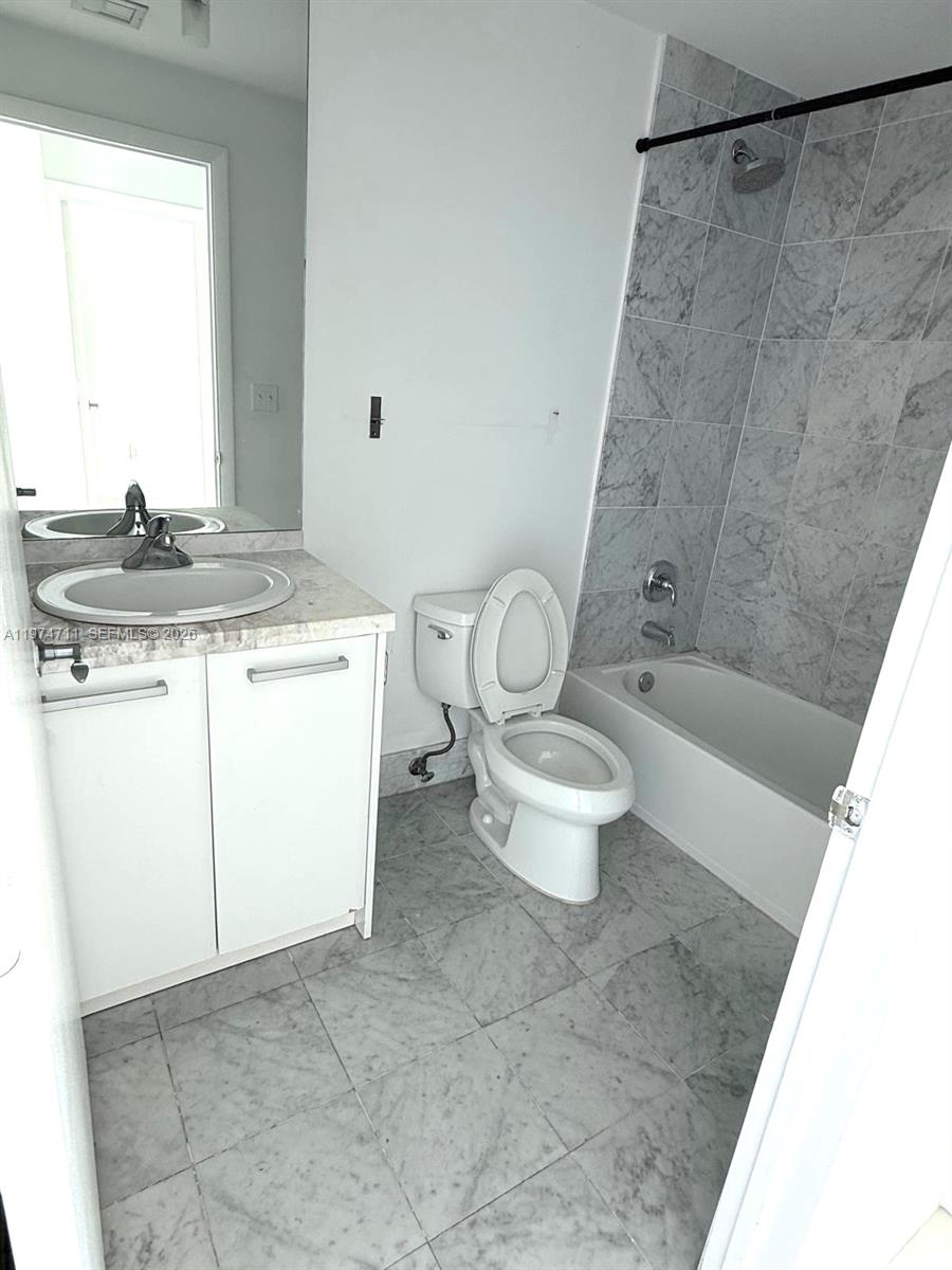 VIZCAYNE NORTH CONDO - Residential Lease