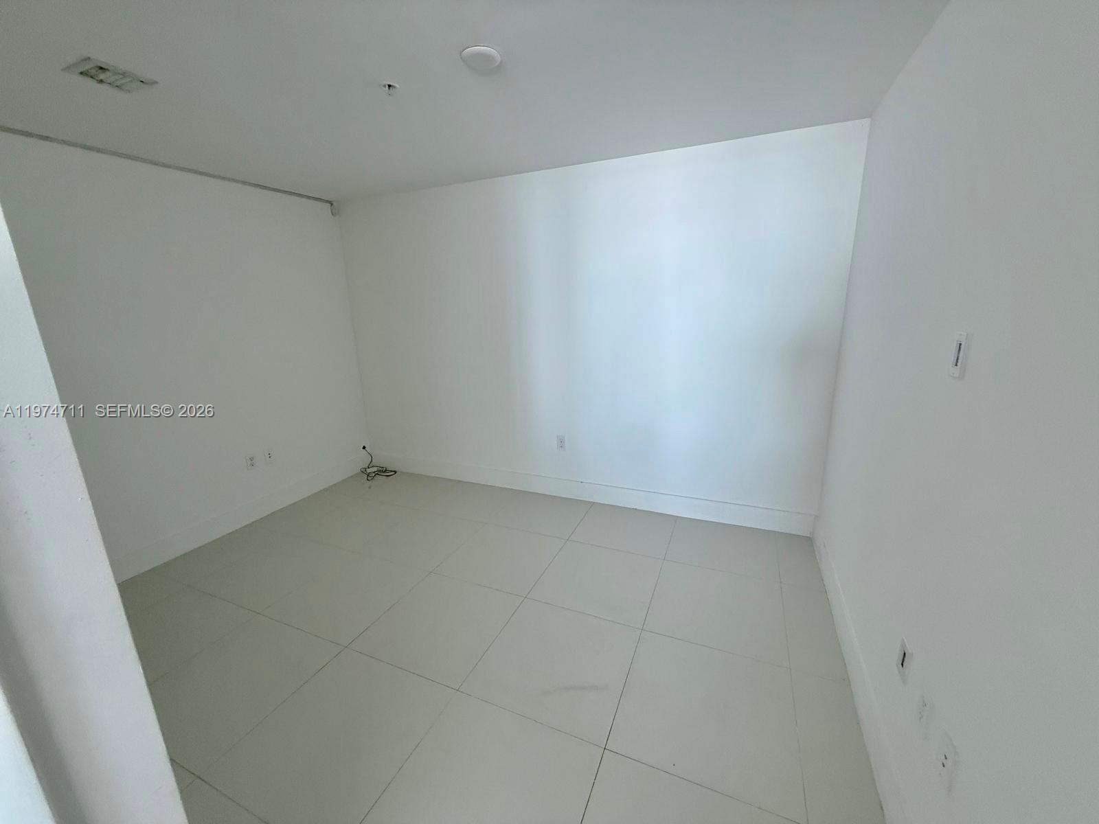 VIZCAYNE NORTH CONDO - Residential Lease