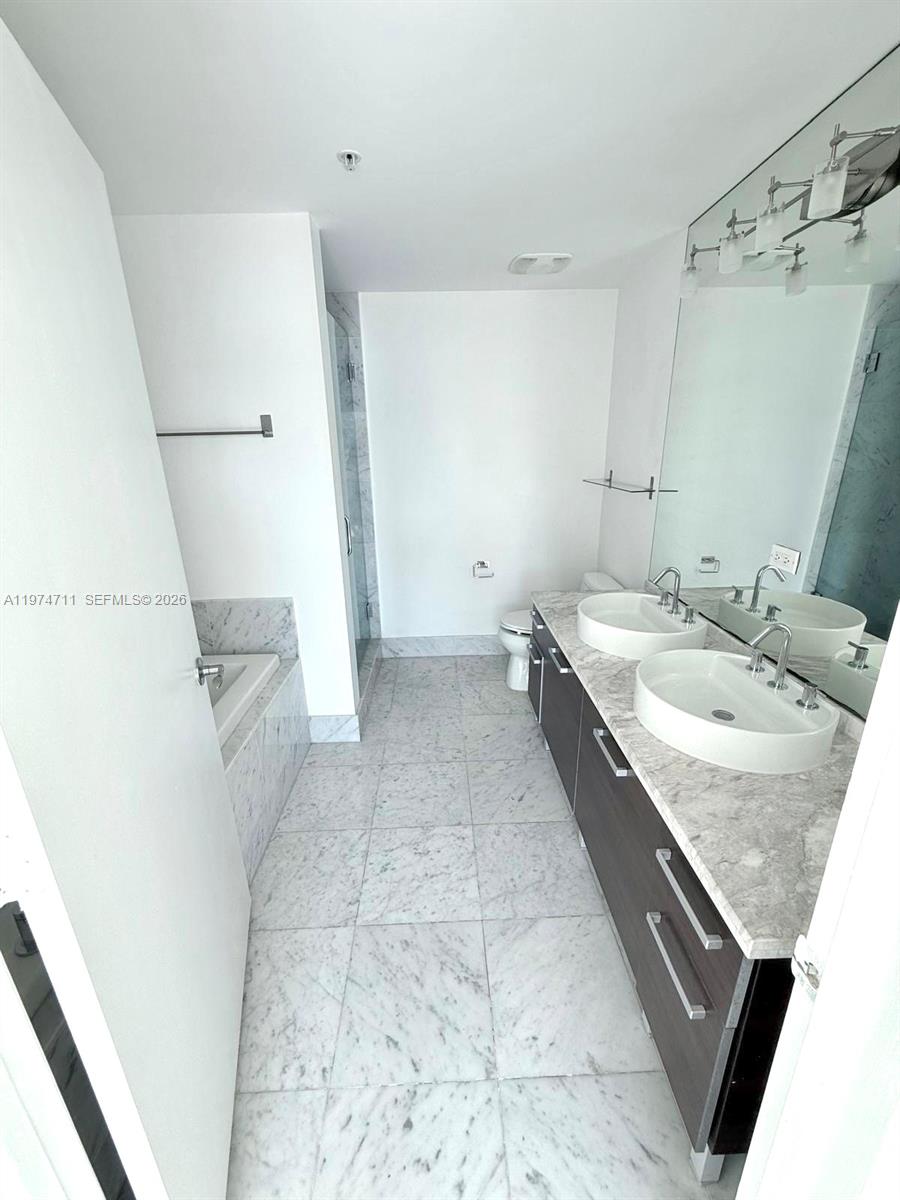 VIZCAYNE NORTH CONDO - Residential Lease