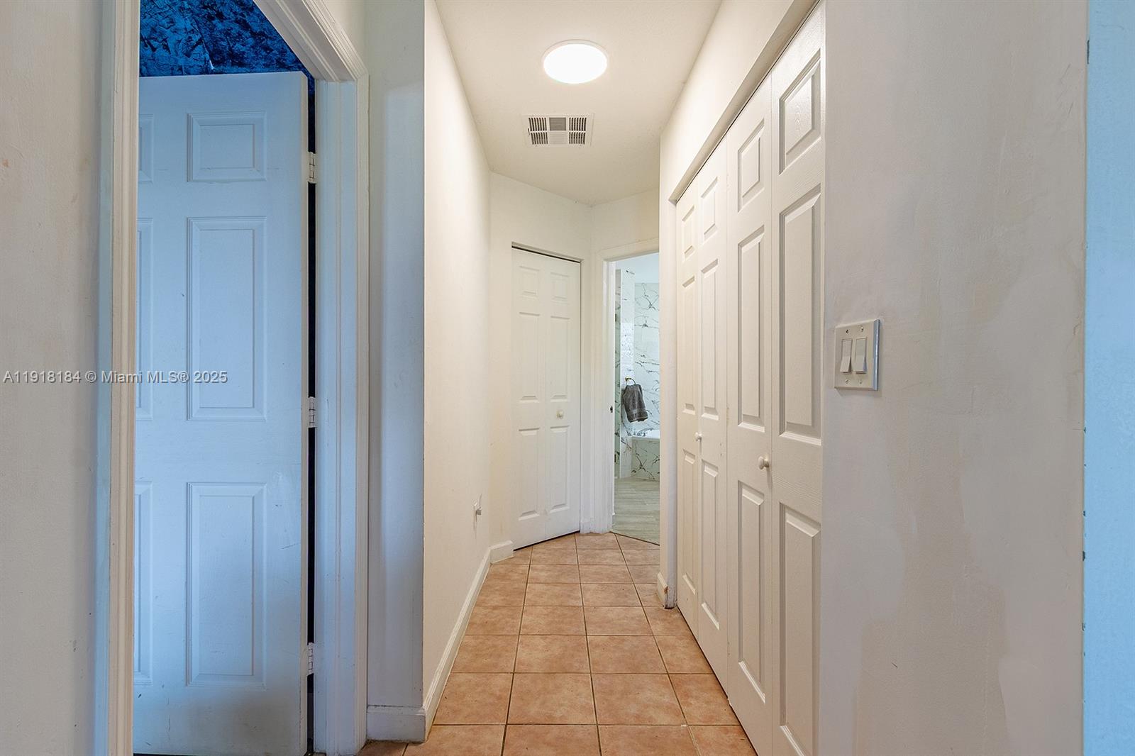 FOUR LAKES SEC 7 - Residential Lease