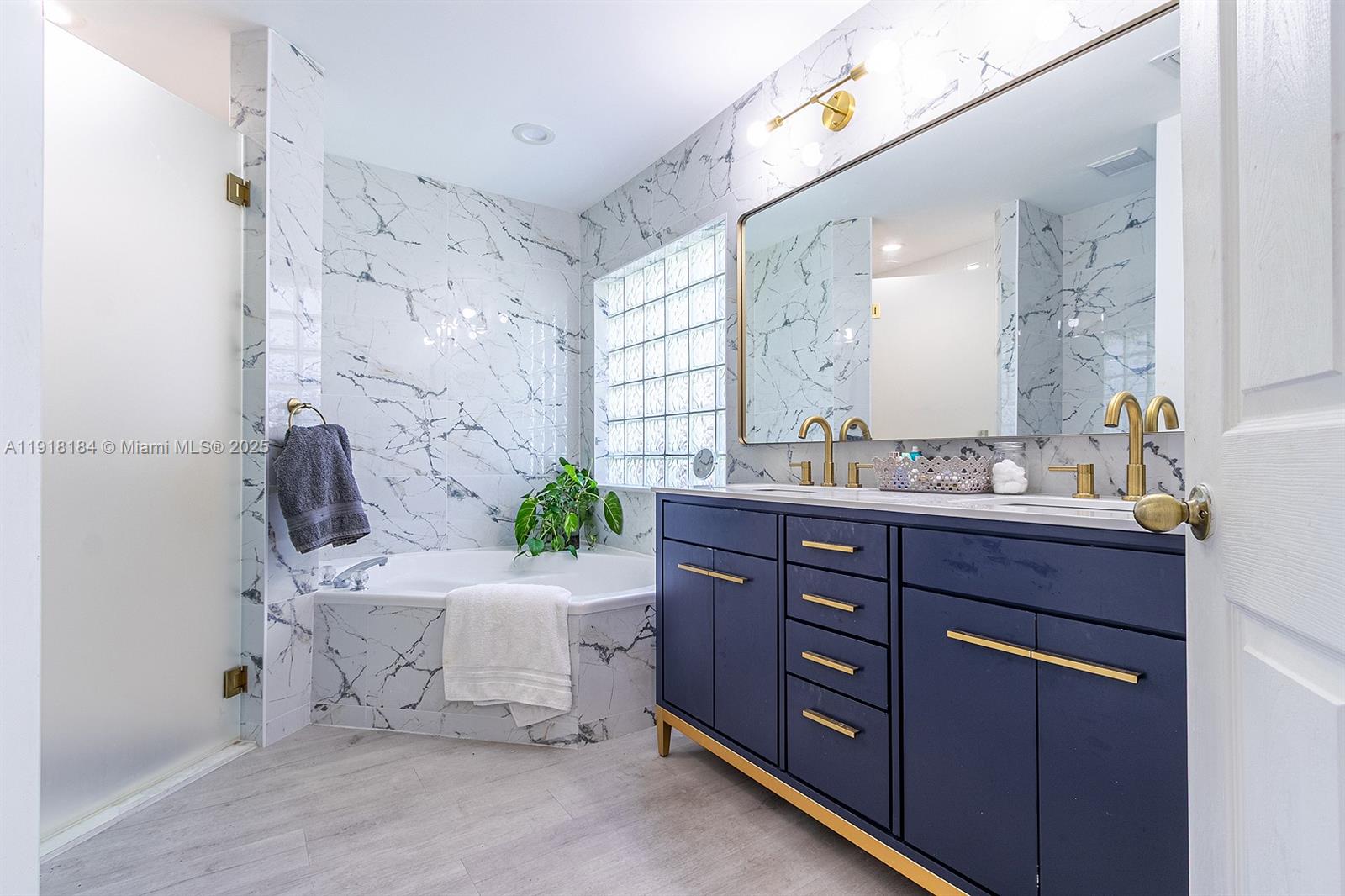 FOUR LAKES SEC 7 - Residential Lease