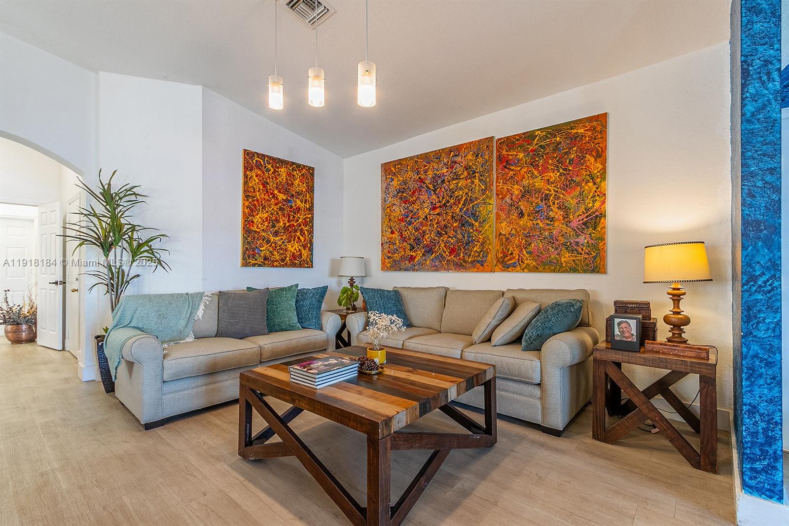 FOUR LAKES SEC 7 - Residential Lease