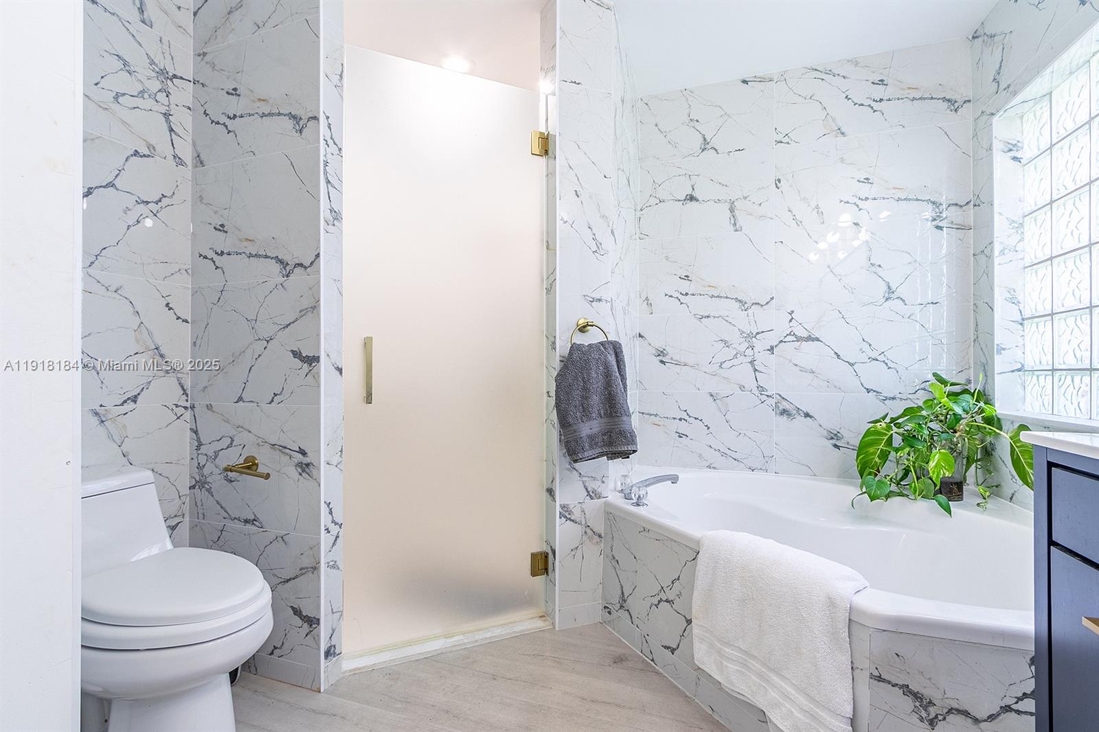 FOUR LAKES SEC 7 - Residential Lease