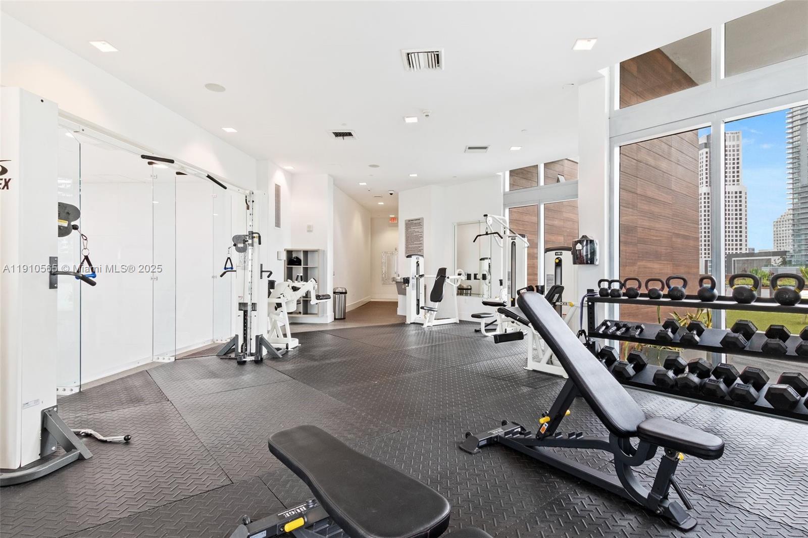 WIND CONDO - Residential