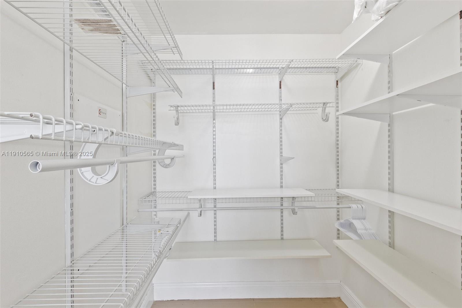 WIND CONDO - Residential