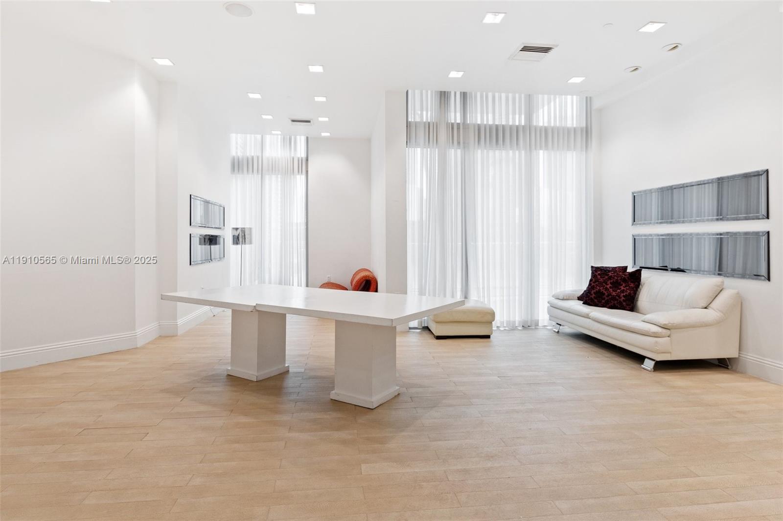 WIND CONDO - Residential