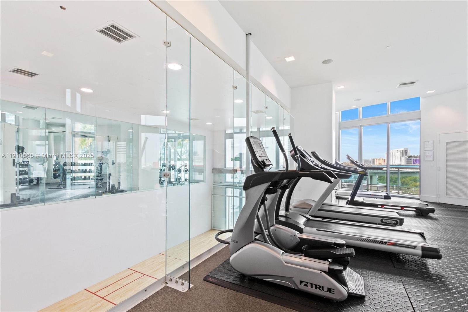 WIND CONDO - Residential