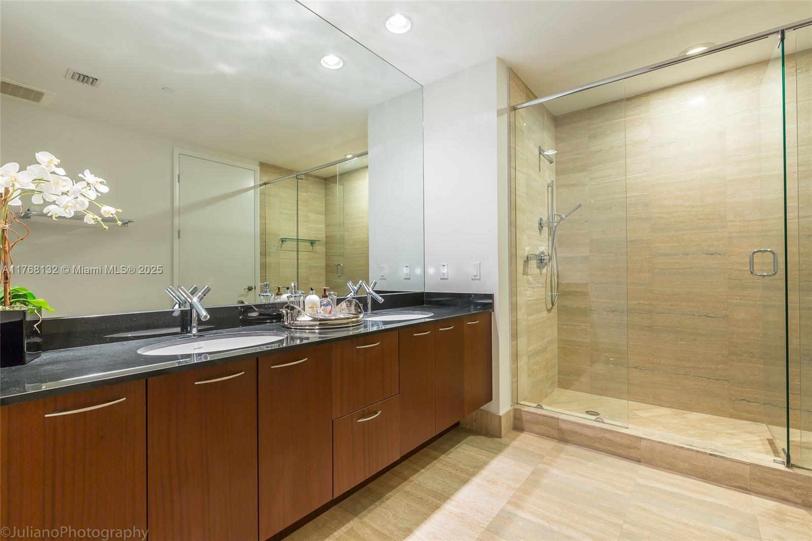 15811 Collins Ave 1105