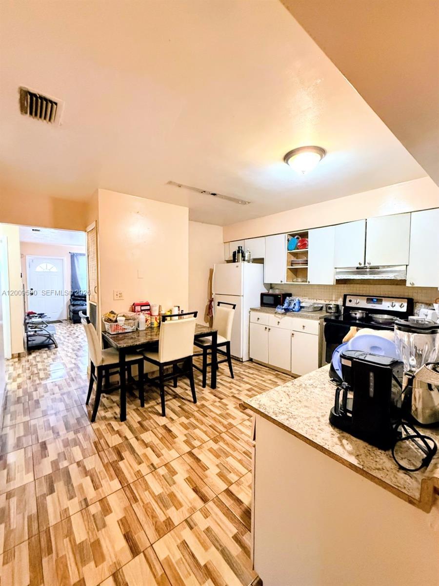 ARCH CREEK ESTS - Residential Income