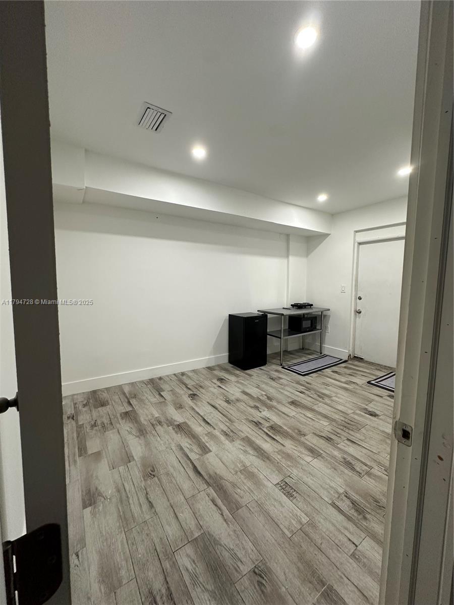 2275 NW 30th St 2